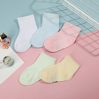 Chaussettes tricotées en coton confortables et mignonnes pour les nouveau-nés, chaussettes chaudes pour bambins évacuant l'humidité
