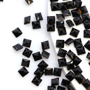 <span class=keywords><strong>Spinelle</strong></span> <span class=keywords><strong>noire</strong></span> naturelle avec taille princesse pour la création de bijoux, chauffée, <span class=keywords><strong>prix</strong></span> au carat, vente en gros - Product Image 2