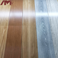 Vente chaude Carreaux en céramique de style classique Finition bois Carreaux d'escalier Extérieur