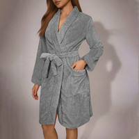 Peignoir en flanelle douce en gros, confortable pour la maison, à manches longues, col kimono, pour usage domestique, hôtelier, spa, avec logo personnalisé