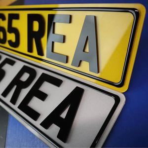 Placa de Matrícula de Coche Acrílica Blanca y Amarilla, Acrílico Reflectante 3D, Números y Letras Acrílicas 4D, Placa Europea - Product Image 1