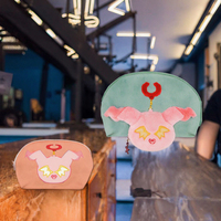 Pochette suspendue en PVC peluche 3D personnalisée en forme de dessin animé avec fermeture éclair, sac à fermeture éclair personnalisé avec figurine d'anime, petits accessoires quotidiens sur mesure