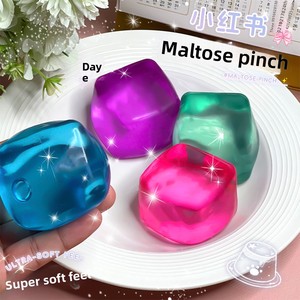 ของเล่นบีบ CS Cute Squishies Macarons รูปทรงมาการองใส บีบคลายเครียด ของเล่นก้อนน้ำแข็งคุณภาพสูง - Product Image 3
