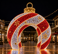 Décoration de Noël, arche lumineuse imperméable IP65, conforme aux normes CE et RoHS, motif de boule de Noël géante dorée et rouge pour place de ville