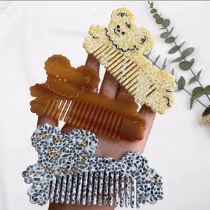 Peigne à cheveux en forme de chien de dessin animé mignon accessoire de cheveux élégant simple et ludique pour filles en acétate - Product Image 1