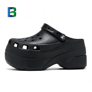 Sandalia Crocs Crocband Plataforma Mujer