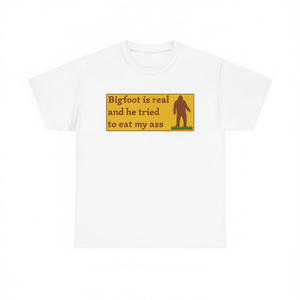Camiseta Bigfoot, Camiseta con Meme Divertido, Regalo Bajo la Broma, Artículo Promocional Inapropiado y Embarrassante - Product Image 1