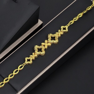 Ensemble de bijoux pour femmes JXX Simple Charm, plaqué or 24 carats, collier, bracelet et boucles d'oreilles trèfle à quatre feuilles pour mariages et fêtes - Product Image 3