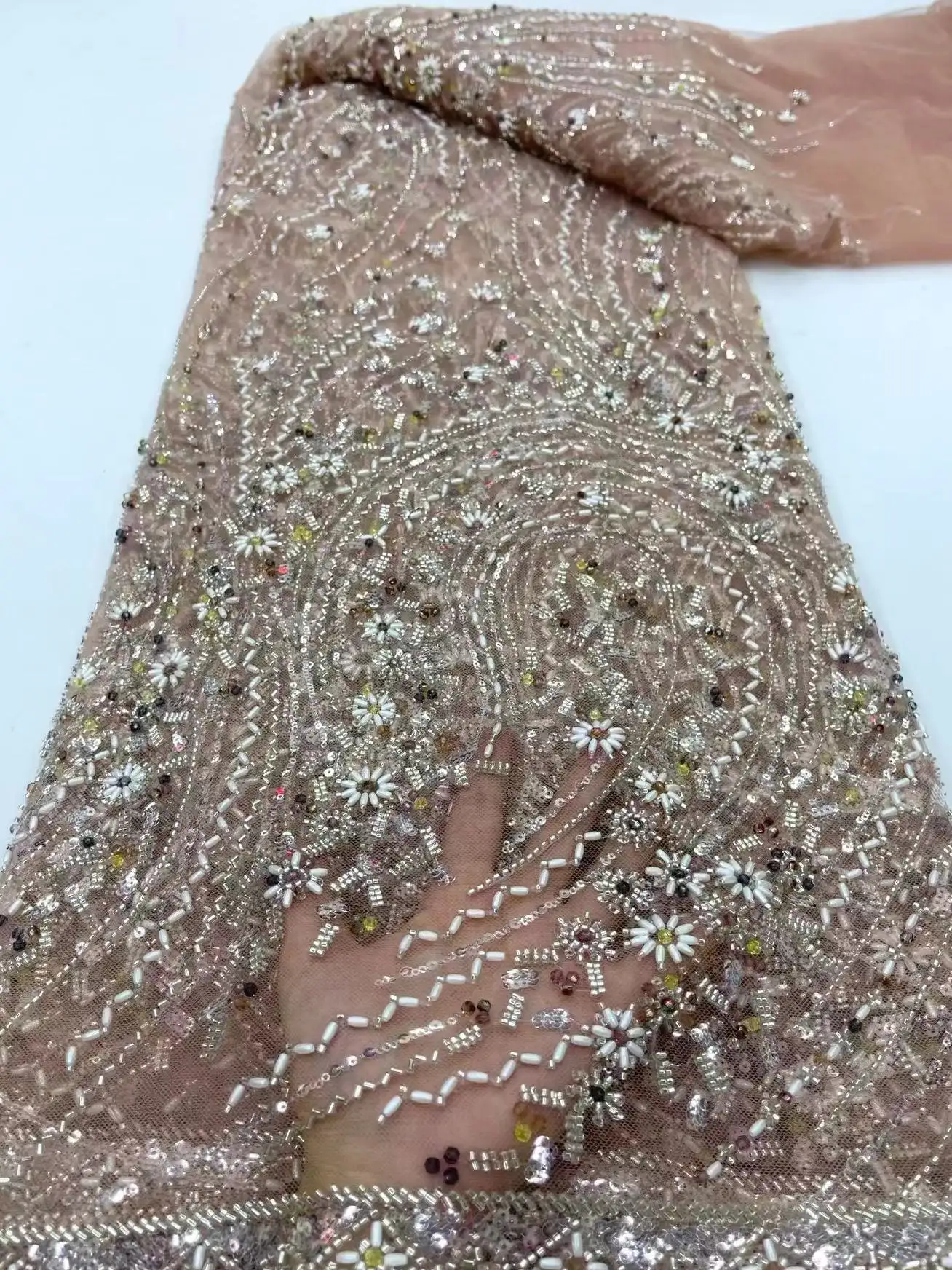Kain 2024 baru kain renda pengantin bermanik bordir buatan tangan berat kain renda manik-manik mewah untuk gaun malam pernikahan