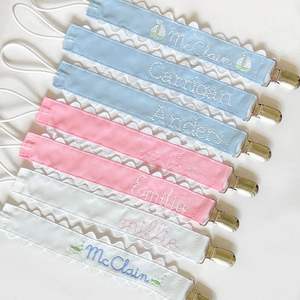 Clips de chupete para bebé recién nacido con bordado personalizado, nombre personalizado, cinta de regalo para bebé, niño <span class=keywords><strong>y</strong></span> niña, babero 2025 - Product Image 3