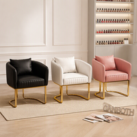 Fauteuil d'appoint moderne en similicuir rembourré avec structure en métal doré pour salon