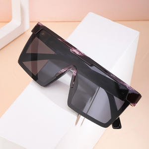 แว่นกันแดดผู้หญิงทรงใหม่ทันสมัย กรอบใหญ่ เลนส์ PC ป้องกัน UV400 สีดำลายหินอ่อน แฟชั่นอินเทรนด์ - Product Image 1