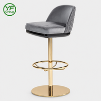 Tabouret de bar pivotant en velours gris de luxe sur mesure avec base en métal doré pour hôtel, restaurant, bar, salon
