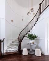 Conception d'escalier courbé à rayon compact pour les petits points d'accès résidentiels en grenier et en sous-sol
