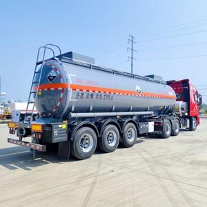 Semirremolque Cisterna de 3 Ejes de Acero Inoxidable con Revestimiento de PE para Transporte de Líquidos Corrosivos, como Sosa Cáustica y Ácido - Product Image 2