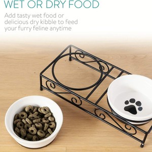 Juego de dos comederos elevados para mascotas con soporte, para agua y comida, con diseño de huellas de patas. - Product Image 2