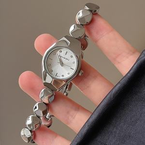 Reloj de Mujer de Lujo, Estilo Vintage, Dorado, de Alta Gama, Nuevo y a la Moda 2025, Regalo Perfecto para tu Ser Querido - Product Image 3