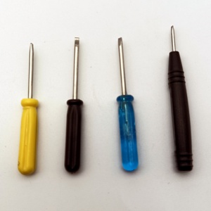 Productos auditivos Accesorios Herramientas de limpieza Venta caliente Kit de limpieza de audífonos con repuestos y destornillador Essential Ear - Product Image 3