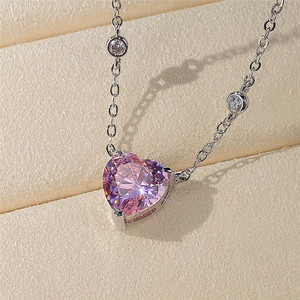 Collana con ciondolo a cuore in cristallo rosa, catena placcata argento, regalo romantico per tutti i giorni per donna - Product Image 1