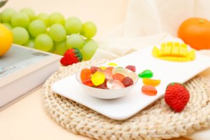 Caramelos de Goma con Sabor a Frutas, Venta al por Mayor OEM/ODM, Caramelos de Goma Dulces de Fresa, Uva, Manzana, Ácidos, Multicolores, con Formas Variadas - Product Image 5