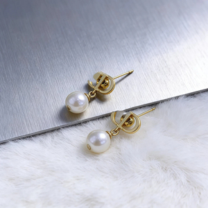 设计师简约风格金耳环，适合女士奢华时尚品牌订婚珠宝耳环 - Product Image 2