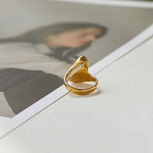 Anillo Hipoalergénico, Resistente al Deslustre y al Agua, Diseño de Anillo de Acero Inoxidable, Chapado en Oro de 14k y 18k, Anillo de Compromiso para Mujer - Product Image 5