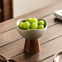 Bol à glace en céramique style vintage sur pied avec base en bois pour desserts, yaourts, poudings, fêtes et restaurants