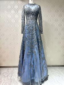 Midnight Bloom: <span class=keywords><strong>el</strong></span> Jardín Celestial, un Vestido Azul Marino de Cuello Alto con Corpiño Transparente - Product Image 2