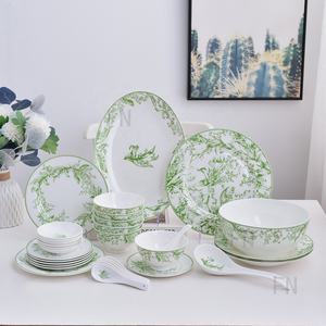 Lot de 32 pièces de vaisselle et de sous-plats en porcelaine à motif muguet minimaliste nordique, vente en gros - Product Image 1