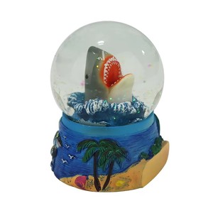 Sculpture tête de requin artisanale en résine personnalisée Statue d'animal Boule à neige <span class=keywords><strong>Aquarium</strong></span> cadeaux souvenirs décoration de la maison ornement figurine - Product Image 5