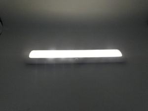 Lumière LED de placard à détecteur de mouvement rechargeable moderne, 160 lumens, garantie 1 an, personnalisable, pour placard, cuisine, usage domestique, ABS - Product Image 2