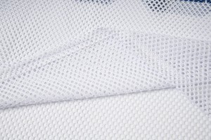 T-shirt e pantaloncini sportivi personalizzati in 100% poliestere, modello boxy, larghi, in rete traforata, con stampa digitale a sublimazione termica. - Product Image 6