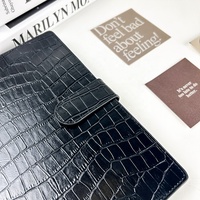 Carnet de budget personnalisé en cuir PU effet crocodile avec 6 anneaux, emplacements pour cartes, et feuilles mobiles rechargeables