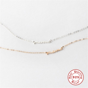 สร้อยคอ ROXI Mama สำหรับคุณแม่ เงินแท้ 925 ชุบทอง 18k พร้อมจี้ตัวอักษร Mama ของขวัญสำหรับคุณแม่ - Product Image 2