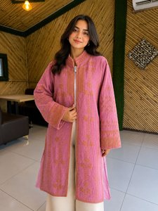 Veste bomber longue en coton tricoté rose Elite Flora brodée |   Articles de créateurs haut de gamme faits à la main pour femmes |   Mode artisanale de boutique - Product Image 1