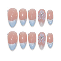 Lot de 10 faux ongles French manucure bleus à fleurs, faits main, forme squoval, nude rose bleu, avec perles 3D, pack varié