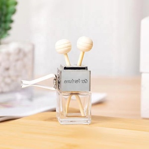 8ml parfüm araba hava spreyi şişesi kare cam uçucu yağ araç havalandırma difüzörü klip ile - Product Image 5