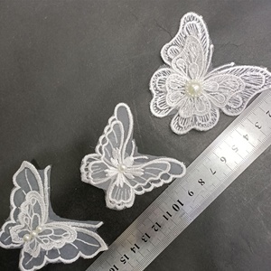 Nuovi molti <span class=keywords><strong>tipi</strong></span> <span class=keywords><strong>di</strong></span> appliques da <span class=keywords><strong>ricamo</strong></span> a farfalla, decorazioni a farfalla impreziosite da perle a doppio strato - Product Image 3