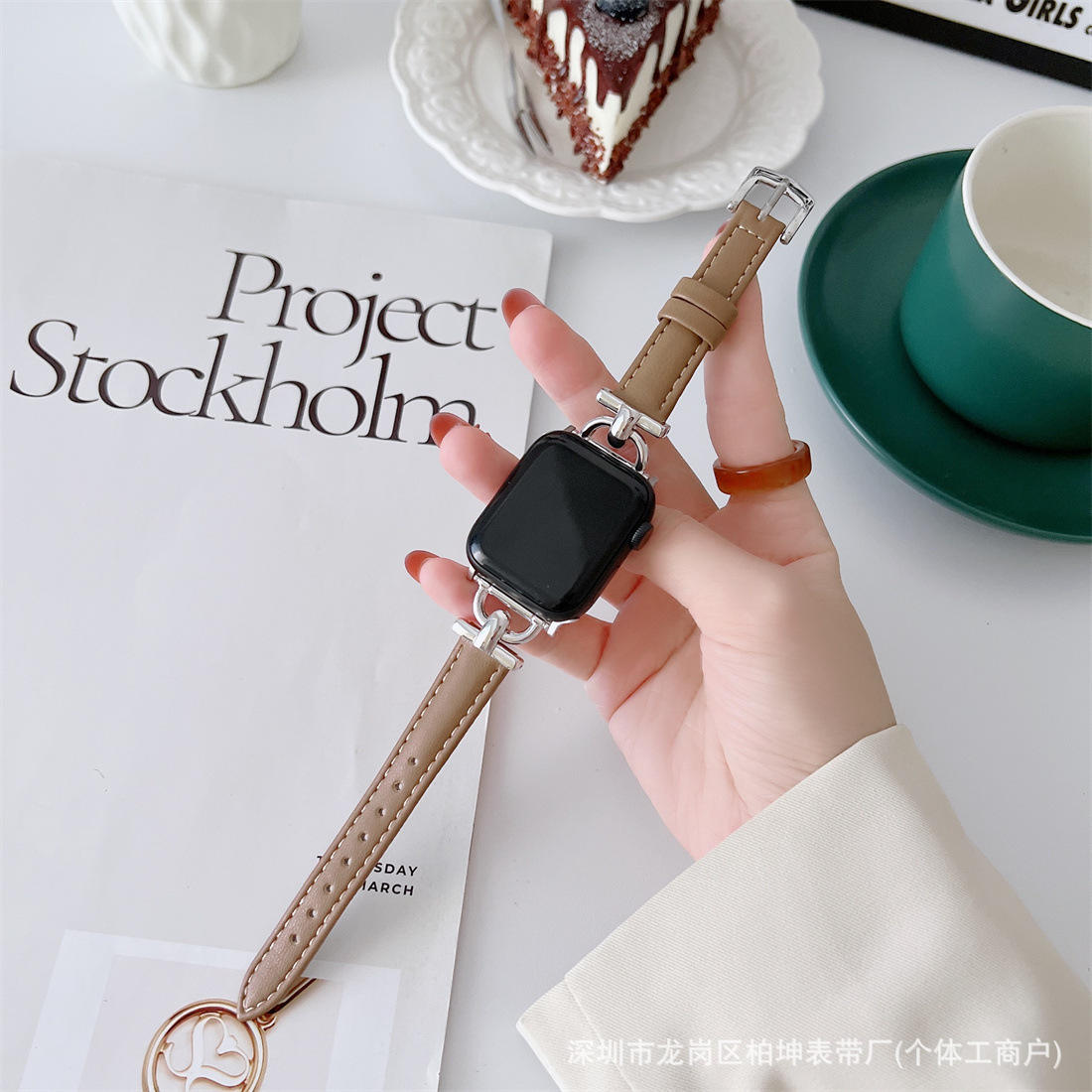 หัวเข็มขัดสีเงินสีน้ำตาล