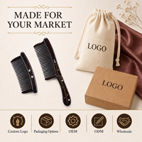 Lot de peignes en bois d'ibériol africain à dents larges avec manche en forme de croissant, personnalisables (logo, OEM, ODM) pour salons, vente au détail et cadeaux