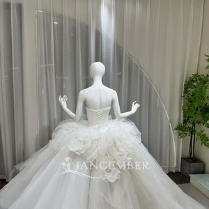 Robe de mariée Lsoy073 en tulle bouffant effet nuage, sans bretelles, avec fleurs de camélia 3D, pour mariée de jardin Jancember - Product Image 6