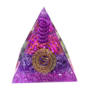 Pirámide de Resina Epoxi con Virutas de Amatista, Adorno de Escritorio, Decoración Feng Shui, Regalo de Cristal Morado - Product Image 5