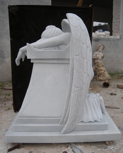 Statua di Angelo Piangente in Marmo a Grandezza Naturale per Decorazione Cimiteriale - Product Image 2
