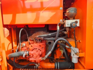 รถขุดมือสองคุณภาพดี Doosan DH150LC-7 ขนาด 15 ตัน ชั่วโมงการทำงานต่ำ บำรุงรักษาอย่างดี เกียร์และปั๊มสมบูรณ์แบบ เหมาะสำหรับงานก่อสร้างและงานดิน - Product Image 2