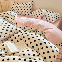 Ensemble de literie quatre pièces en polyester à pois noir classique avec housse de couette