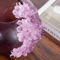 Vase en verre givré haut de gamme avec motif en relief 3D de fleurs de pêcher pour la décoration de la maison et des hôtels