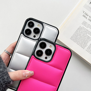 Custodia 3D Effetto Morbido Imbottita in Cotone per <span class=keywords><strong>iPhone</strong></span> 15 14 13 12 <span class=keywords><strong>11</strong></span> <span class=keywords><strong>Pro</strong></span> Max, <span class=keywords><strong>Cover</strong></span> Invernale Stile Piumino con Logo Personalizzato - Product Image 2