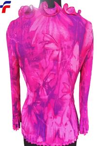 Camicetta plissettata di vendita calda primavera 2023 con stampa rosa <span class=keywords><strong>lilla</strong></span> a 3/4 maniche con scollo a volant in chiffon di poliestere riciclato - Product Image 3