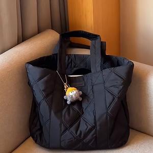 Bolso Tote para Mujer, Gran Capacidad, Relleno de Nailon, Ligero, Informal, para Uso Diario, Color Negro Sólido, con Bolsillo con Cremallera - Product Image 3