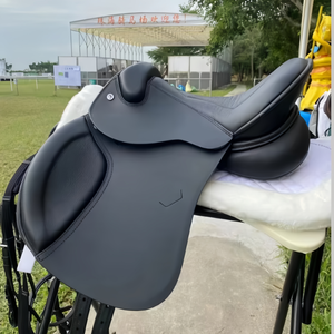 Selle de dressage pour <span class=keywords><strong>cheval</strong></span> en cuir souple pour l'entraînement et les performances de dressage - Product Image 6